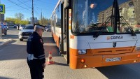 Автобус ЕВРАЗ НТМК сбил девушку на «зебре»