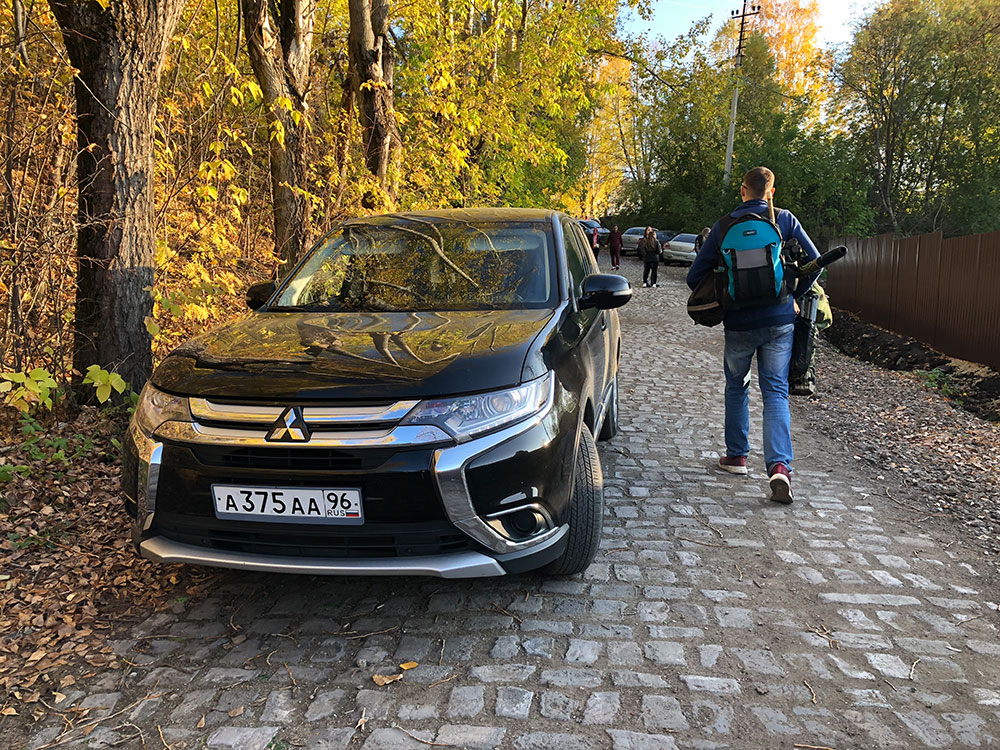 На автомобиле передвигается лично глава округа Дмитрий Летников. Фото сделано в сентябре 2020 года