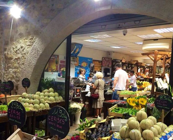 Евгений Ройзман – в магазинчике в Провансе: «Для французов это даже не образ жизни, это образ мышления. Здесь всегда найдутся свежайшие устрицы, сыры на любой вкус и непременная  фуагра, не говоря уже про вкуснейшие фрукты»