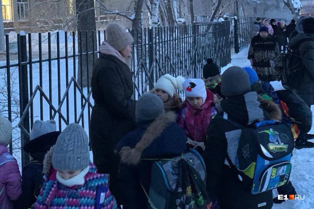 В Екатеринбурге эвакуировали 151 школу