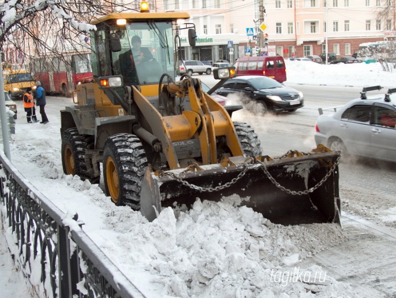 Не более 5 см рыхлого снега: в МУП «Тагилдорстрой» рассказали о нормативах по уборке дорог в снегопады