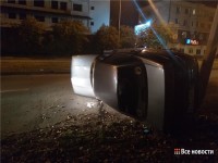 На Вагонке водитель ВАЗ врезался в бетонный столб, уходя от столкновения (фото)