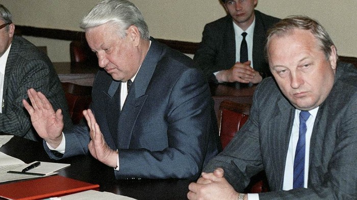 «Почему мы должны выступать в роли кормильцев?» Как в 1993 губернатор Россель хотел создать Уральскую Республику. Часть 1