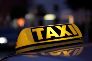 Таксисты вновь готовятся поднять цены в новогоднюю ночь. Тарифы вырастут в 1,5–2 раза