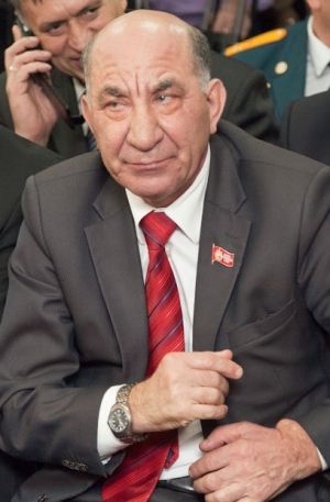 Тагильский депутат, член «Единой России», предложил уволить заслуженного работника культуры за афишу «с голыми мужиками»