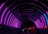 Посмотрите на диско-подсветку моста через Тагильский пруд