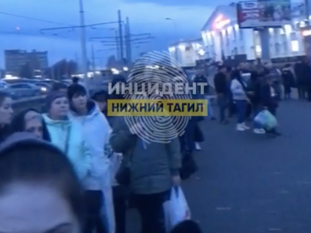 Тагильчане почти два часа ждали автобус на вокзале (видео)