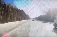 На Серовском тракте легковушка, ехавшая по «встречке», чуть не устроила аварию (видео)