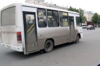 В Нижнем Тагиле водитель автобуса зажал дверью пассажирку на остановке и поехал