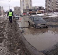 Жительница Нижнего Тагила отсудила у мэрии почти 70 тыс. рублей за яму на дороге
