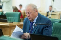 Россель не голосовал за использование ВС РФ за рубежом
