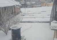 В Нижнем Тагиле и пригороде выпал снег, на Серовском тракте - град (видео)