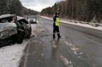 Занесло и вынесло на «встречку»: на Серовском тракте разбился молодой водитель ВАЗ-2113 (фото)