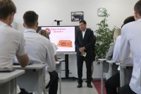 Евгений Куйвашев рассказал школьникам о том, какие профессии будут востребованы через 5 лет
