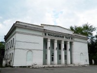 Медведев поручил Куйвашеву разобраться с Молодёжным театром в Нижнем Тагиле после обращения жительницы