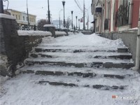 Тагильчане жалуются на скользкие остановки и «зебры» по всему городу и снежную кашу (фото)