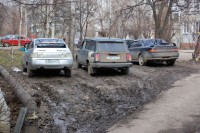 Областной суд отменил штрафы для гряземесов: автохамы вновь могут безнаказанно бросать машины на газонах. Как так получилось?