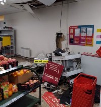 В пригороде Нижнего Тагила в магазине «Магнит» грабители взорвали банкомат (фото)