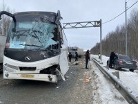 На Серовском тракте под весами столкнулись автобус с ГАЗелью. Есть конспирологическая версия