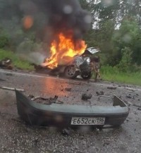 На Серовском тракте в жутком ДТП столкнулись фура и легковушка. Водитель Renault заживо сгорел в машине (видео)