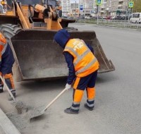 В Нижнем Тагиле осуждённые женщины занимаются уборкой и ремонтом дорог
