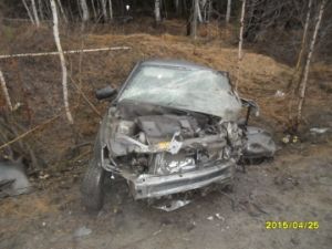 Машина всмятку: на Серовской трассе под Кушвой водитель «десятки» улетел в кювет и разбился насмерть (фото)