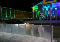 На Театральной площади началось строительство ледового городка (фото)