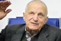 В лечебно-реабилитационном госпитале опровергли слухи о тяжёлой болезни Владислава Тетюхина