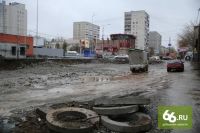 Что же ждёт мост на Фрунзе? Компания «ЭММА» за месяц не смогла заасфальтировать улицу в Екатеринбурге