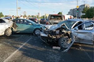 Подробности боулинга по-тагильски: 25-летний парень без прав на чужом авто разбил 7 автомобилей (видео)