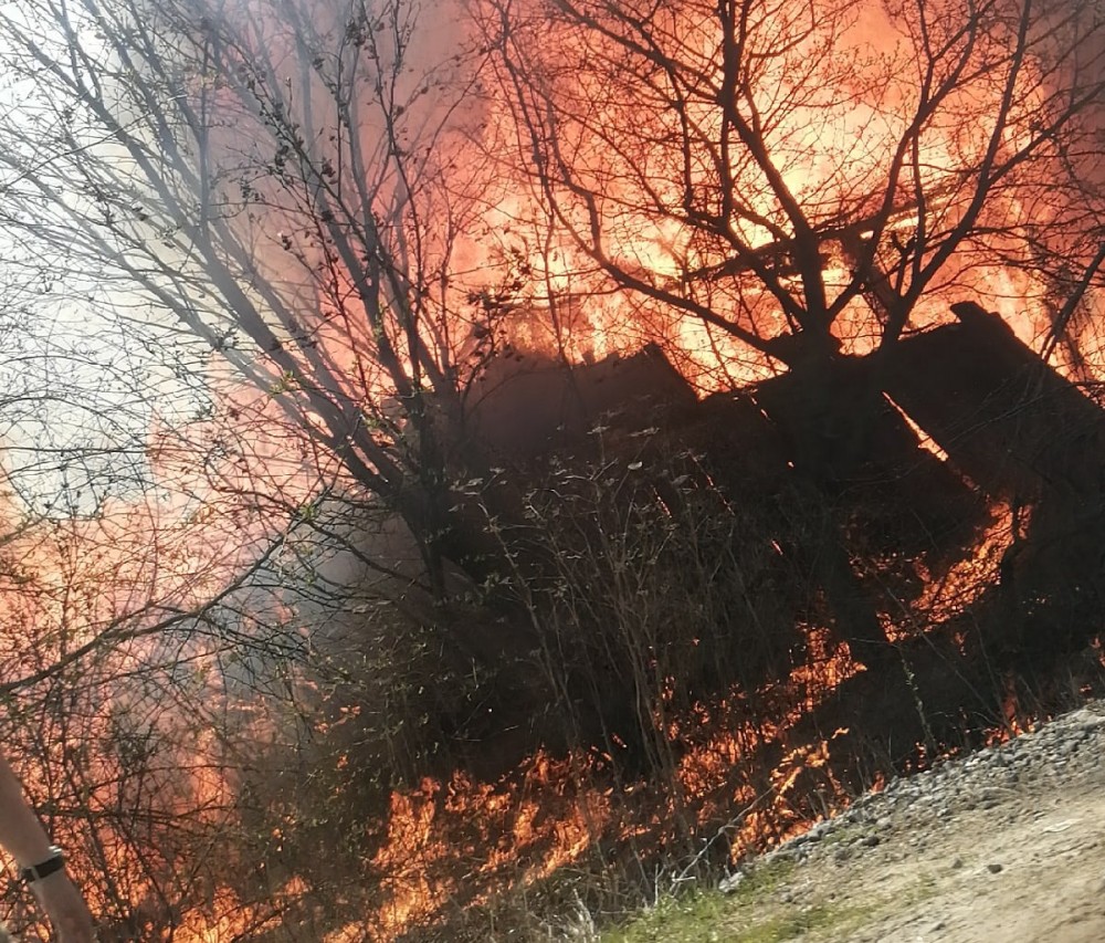 В Горбуново сгорело несколько домов (видео)