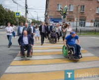 Мэр Нижнего Тагила посадил дорожников в инвалидные коляски. Проверка доступной среды провалилась (фото)
