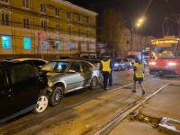 Пьяный парень на Skoda «собрал» автомобили на светофоре в Нижнем Тагиле (фото)