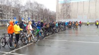 Около двухсот тагильчан приняли участие в акции «На работу на велосипеде», однако они сетуют на то, что условий для безопасного передвижения как не было, так и нет (видео)