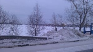Грязный снег на лёд Тагильского пруда сбрасывал «Тагилдорстрой»