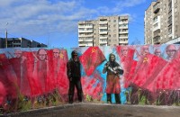 В Нижнем Тагиле появилось масштабное граффити с бабушкой и советским флагом