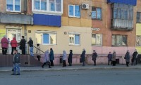 Тагильские пенсионеры выстроились в большие очереди чтобы заплатить за ЖКХ (фото)