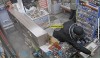 В Нижнем Тагиле мужчина обчистил кассу, пока его товарищ отвлекал продавца