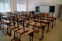 СМИ: в Свердловской области хотят вернуть маски и дистант в школах
