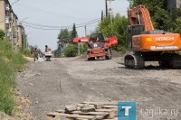 Отставание на месяц и ошибки в проекте: ремонты дорог Красного Камня, Выи и Гальянки идут с трудом