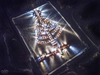 В Нижнем Тагиле водители построили гигантскую новогоднюю ёлку из 200 автомобилей (фото, видео)