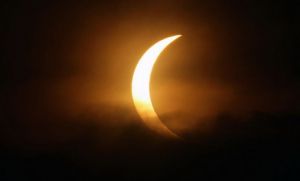 Жители Нижнего Тагила смогут наблюдать пик солнечного затмения в 15.45