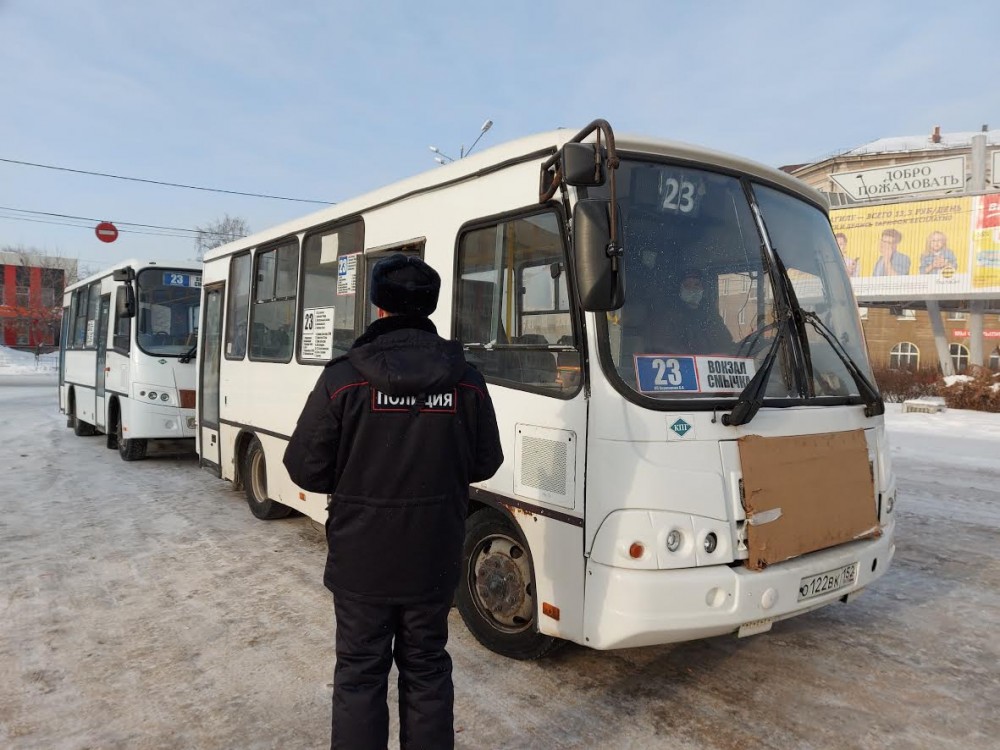 Тагильчанин по пути с работы обворовывал пассажиров автобуса