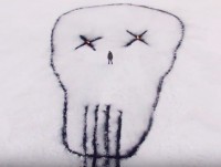 «Символ будущего». На пруду Нижнего Тагила нарисовали гигантский череп (фото)