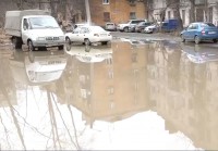 Венеция по-тагильски: городские дворы утопают в талых водах (видео)