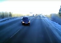 На Серовском тракте Chevrolet Lanos, вылетев на встречную полосу, устроил массовое ДТП. Момент аварии попал на видео