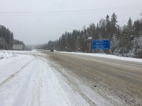 Более 200 аварий за выходные: ГИБДД недовольна уборкой снега на свердловских трассах