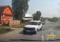 Опубликовано видео из УАЗа, который смял две легковушки под Нижним Тагилом