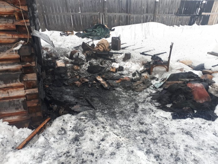 В пожаре под Нижним Тагилом погиб 48-летний мужчина (фото)