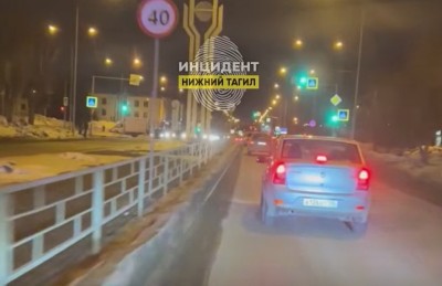 В Нижнем Тагиле автоледи отказалась пропустить скорую с включенной сиреной: видео